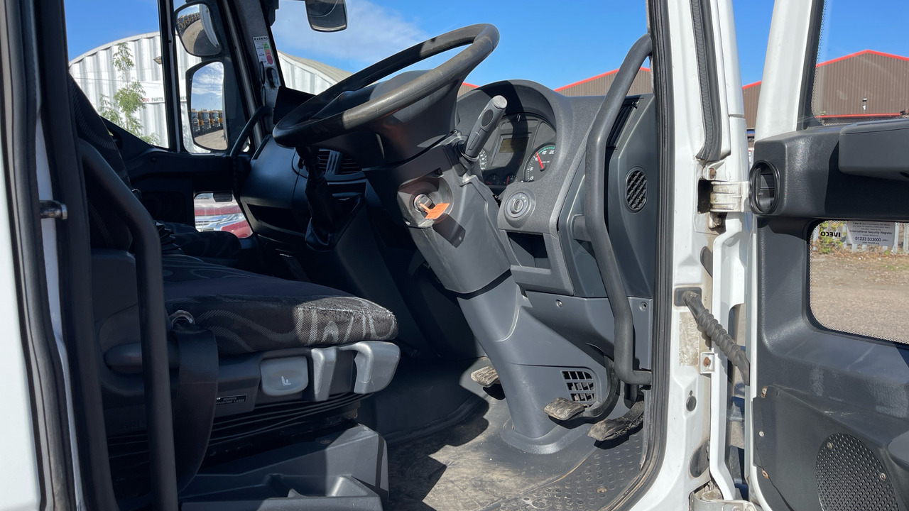 IVECO EUROCARGO 75E - Curtain side truck: picture 5 IVECO EUROCARGO 75E - Curtain side truck: picture 5