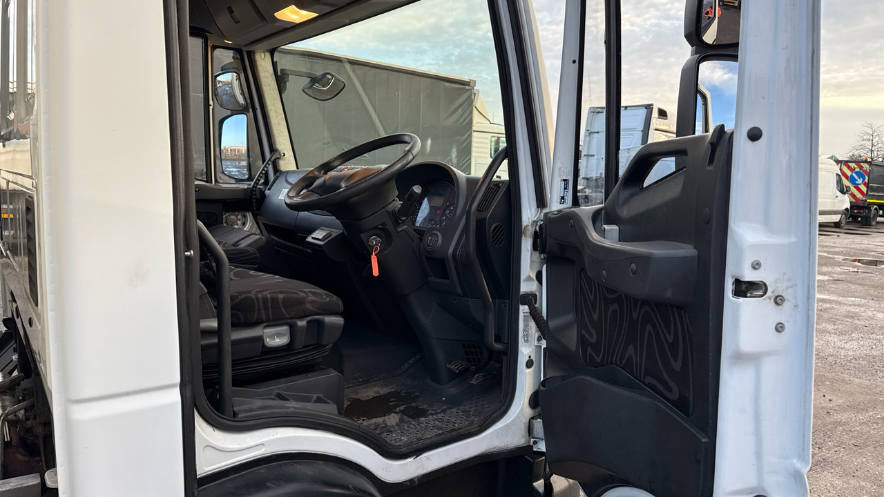 IVECO EUROCARGO 75E19S - Curtain side truck: picture 5 IVECO EUROCARGO 75E19S - Curtain side truck: picture 5