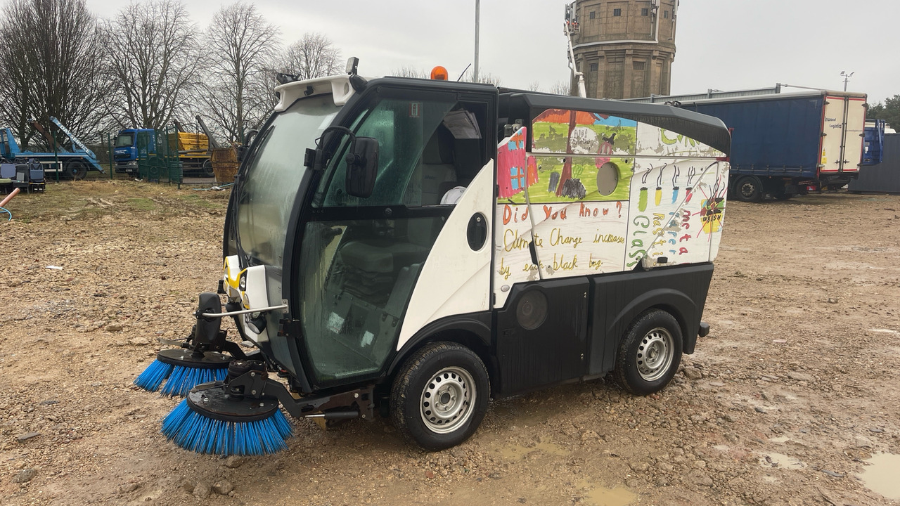 JOHNSTON SWEEPER - Road sweeper: picture 2 JOHNSTON SWEEPER - Road sweeper: picture 2