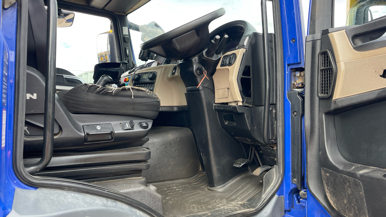 MAN TGM 18.250 - Dropside/ Flatbed truck, Crane truck: picture 5 MAN TGM 18.250 - Dropside/ Flatbed truck, Crane truck: picture 5