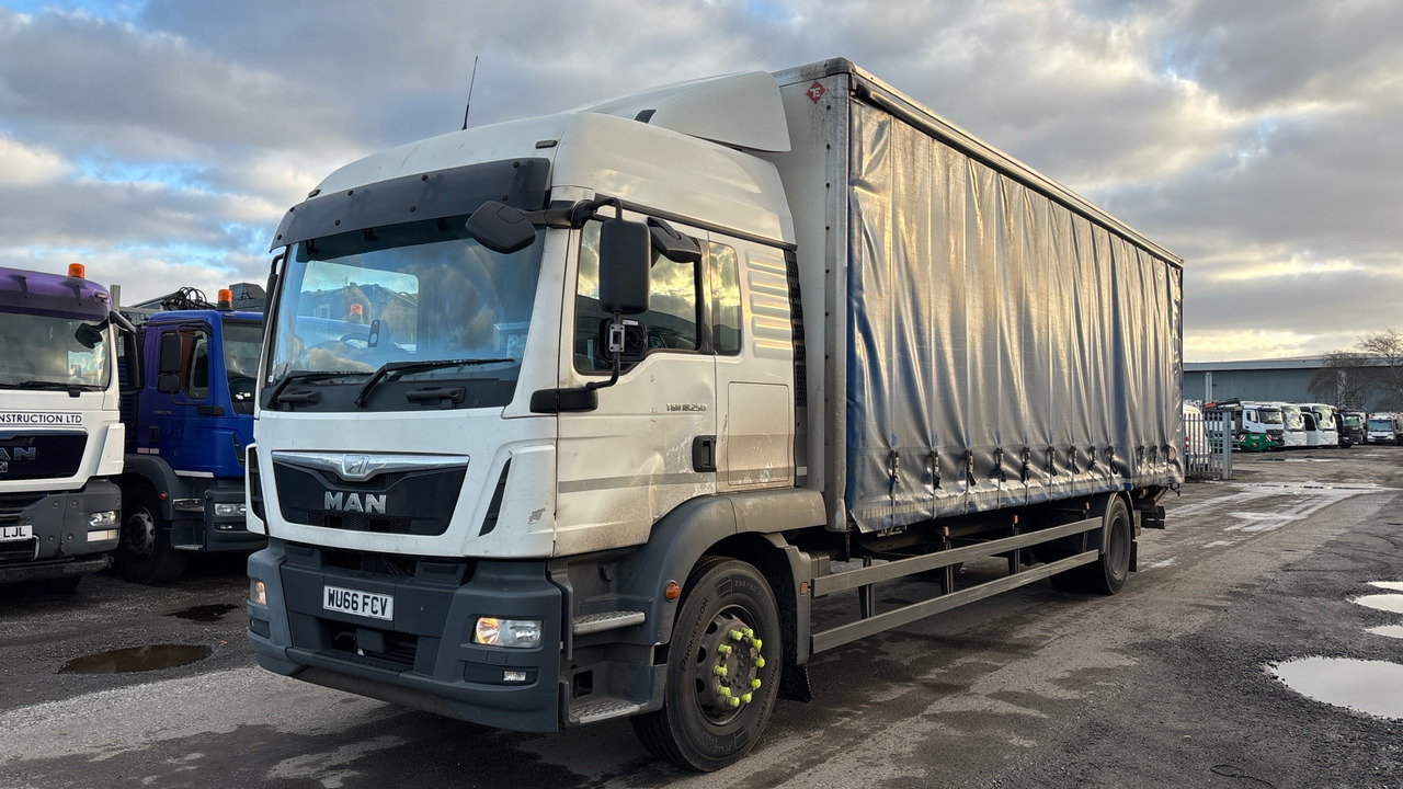 MAN TGM 18.250 - Curtain side truck: picture 2 MAN TGM 18.250 - Curtain side truck: picture 2