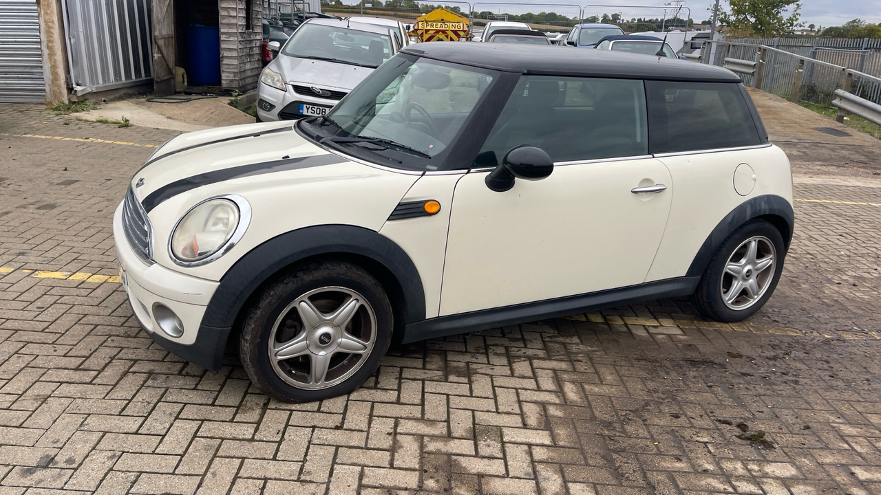 MINI COOPER - Hatchback: picture 2 MINI COOPER - Hatchback: picture 2