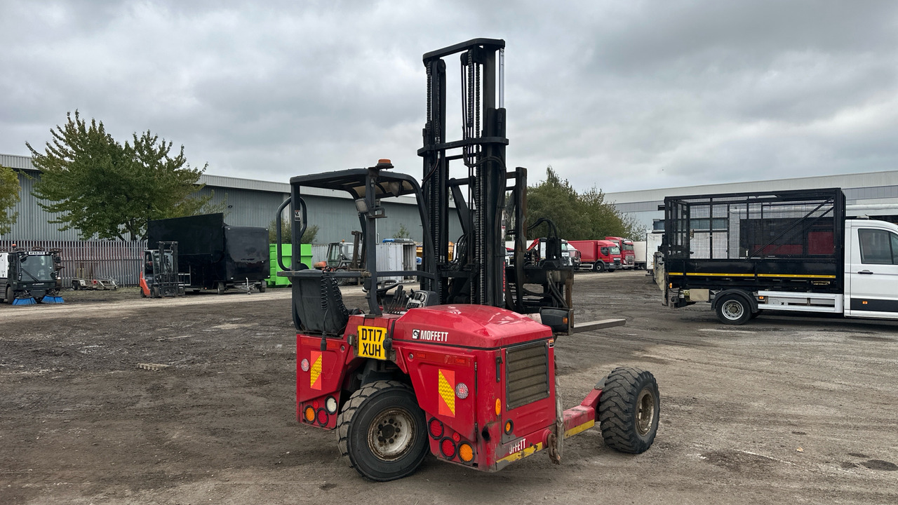 MOFFETT M4 20.3 - Truck mounted forklift: picture 4 MOFFETT M4 20.3 - Truck mounted forklift: picture 4