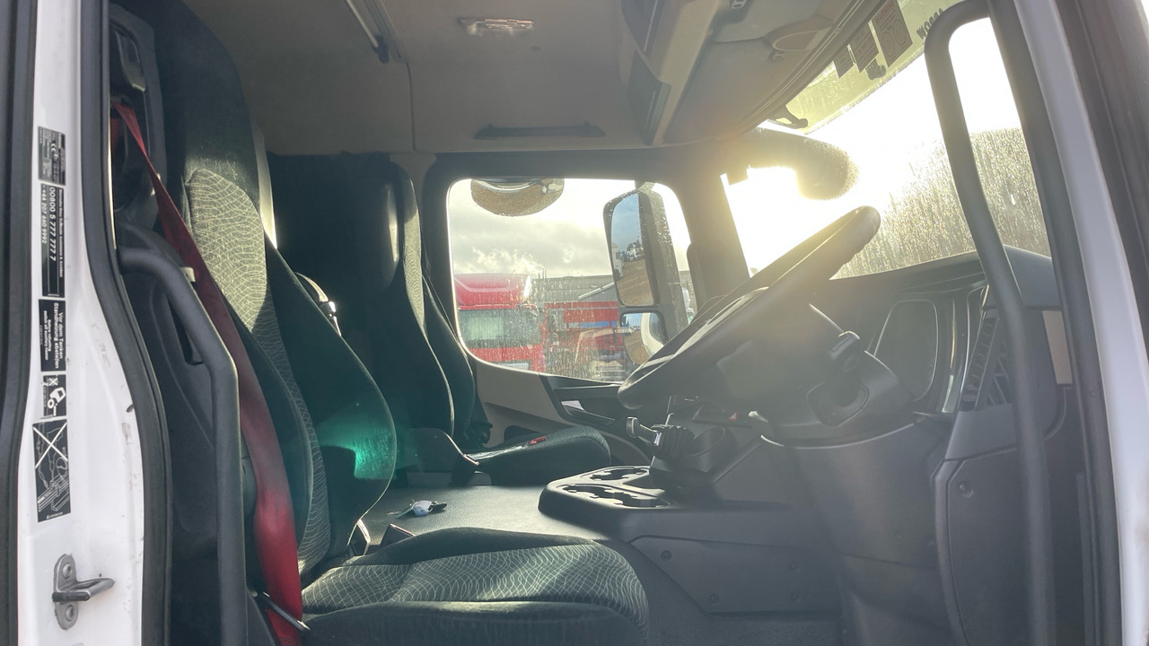 Mercedes-Benz Actros 1824 - Curtain side truck: picture 5 Mercedes-Benz Actros 1824 - Curtain side truck: picture 5