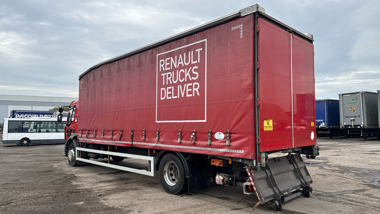 RENAULT D  18 - Curtain side truck: picture 3 RENAULT D  18 - Curtain side truck: picture 3