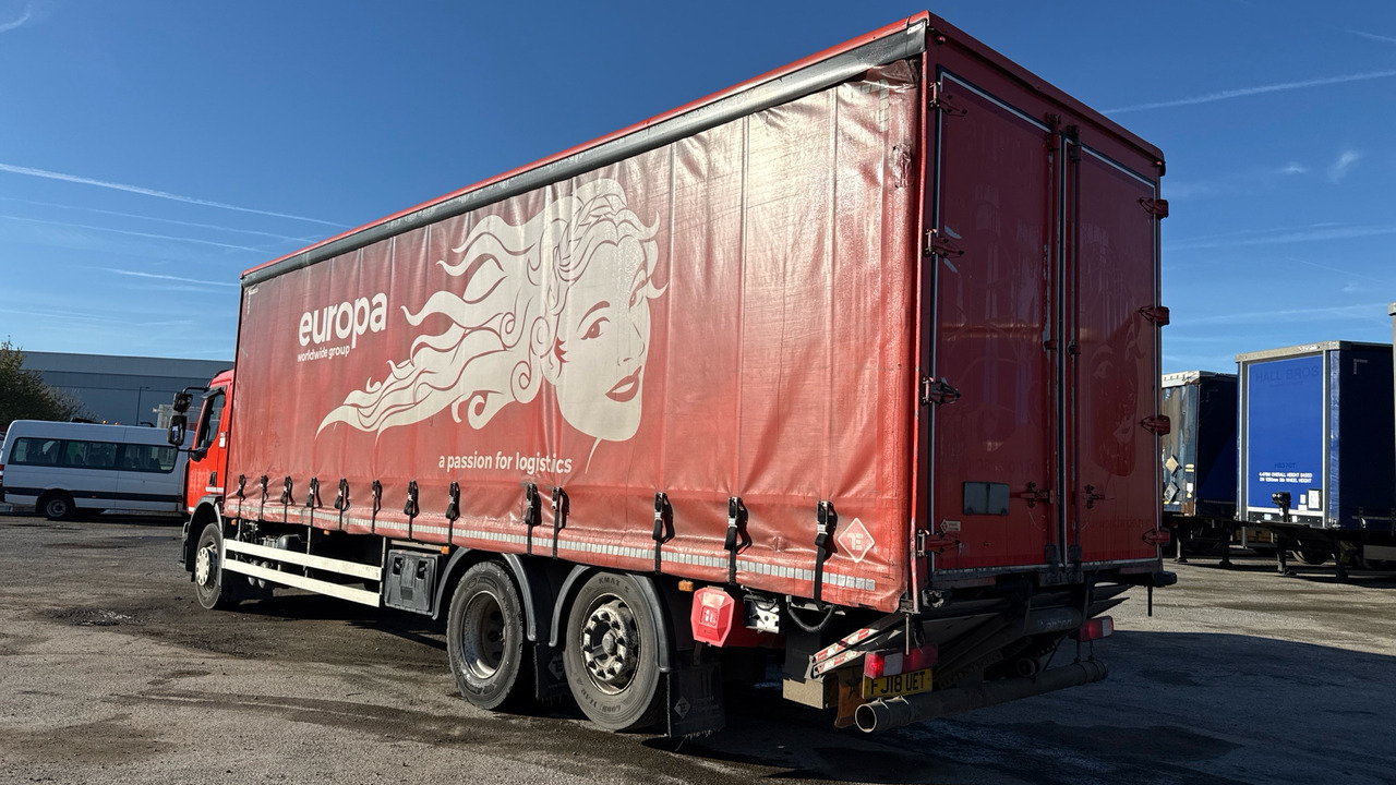 RENAULT D 26 - Curtain side truck: picture 3 RENAULT D 26 - Curtain side truck: picture 3