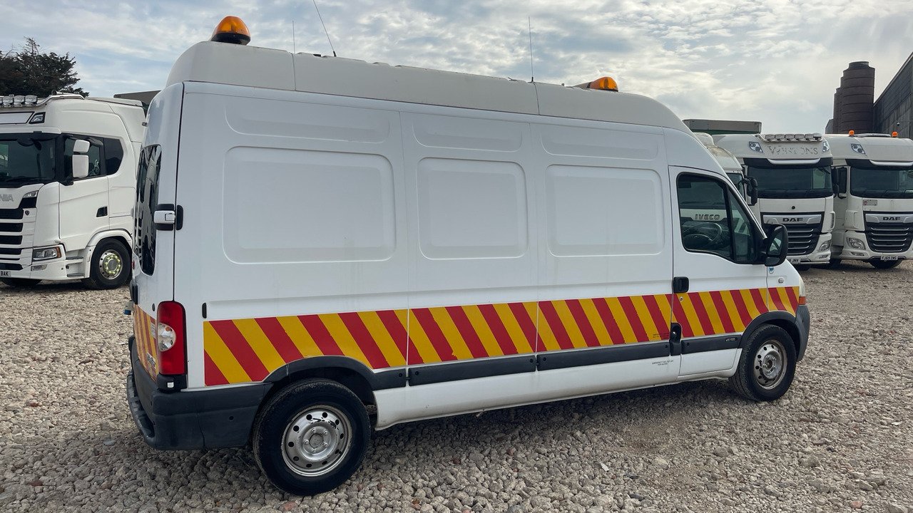 RENAULT MASTER 35 2.5 DCI 100PS - Panel van, Utility/ Special vehicle: picture 4 RENAULT MASTER 35 2.5 DCI 100PS - Panel van, Utility/ Special vehicle: picture 4