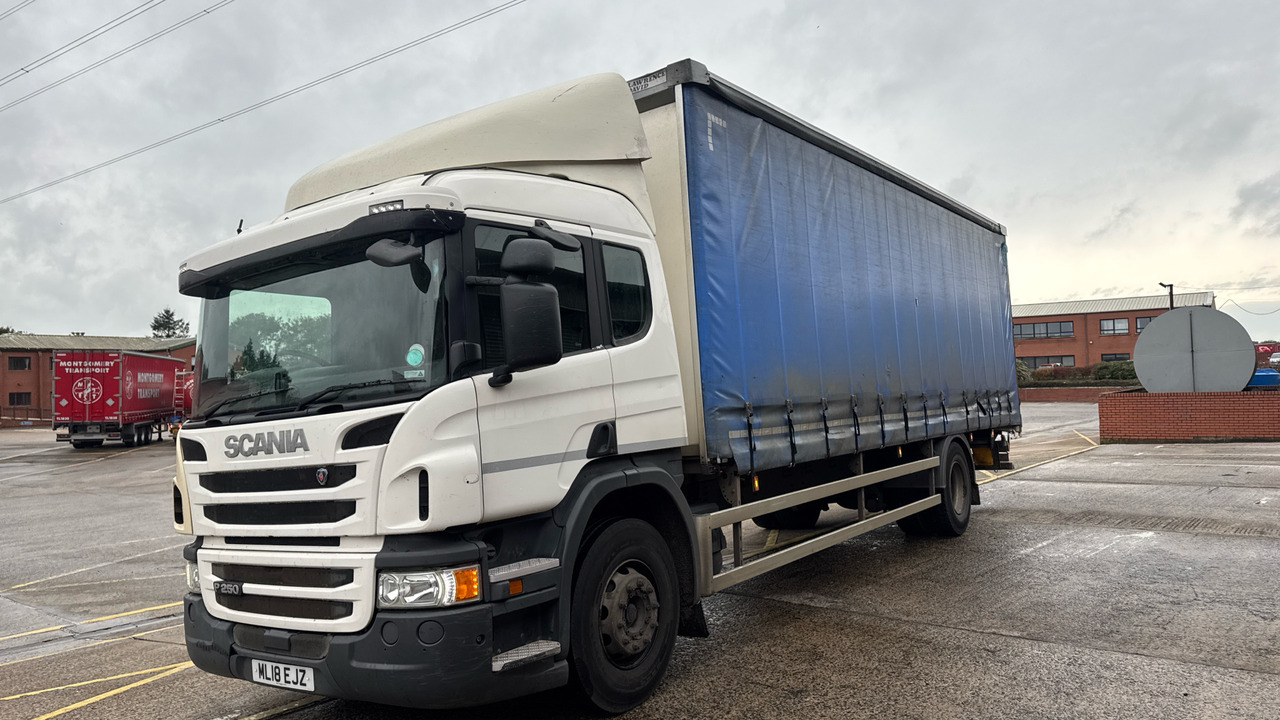 SCANIA P 250 - Curtain side truck: picture 2 SCANIA P 250 - Curtain side truck: picture 2