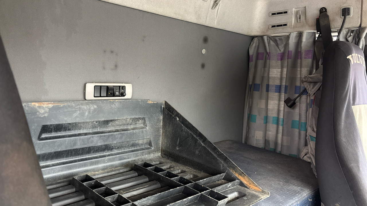 Tractor truck VOLVO FM 12: picture 17