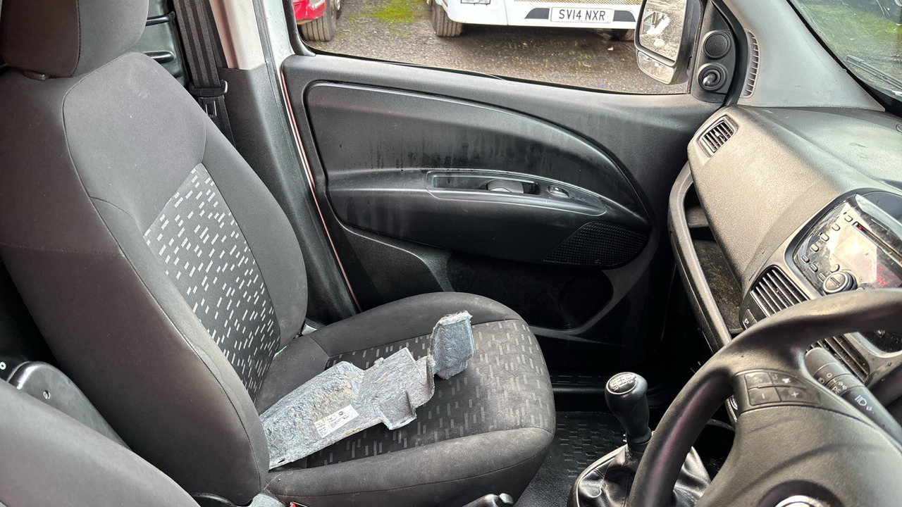 VAUXHALL COMBO 2300 1.3 CDTI 16V ecoFLEX - Small van: picture 5 VAUXHALL COMBO 2300 1.3 CDTI 16V ecoFLEX - Small van: picture 5