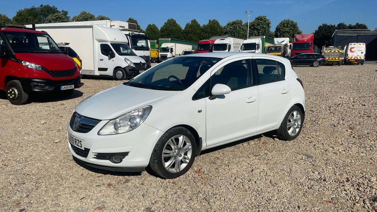 VAUXHALL CORSA 1.4I - Hatchback: picture 2 VAUXHALL CORSA 1.4I - Hatchback: picture 2