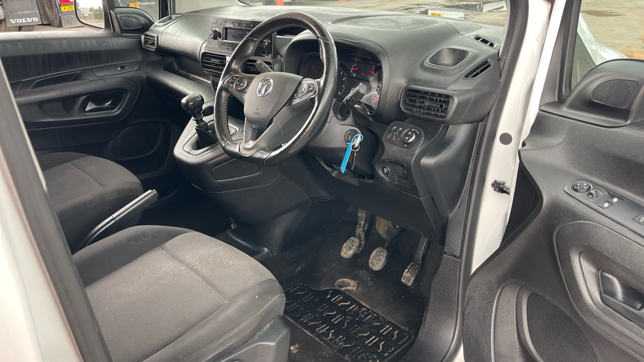 Vauxhall Combo Cargo 2300 1.5 TURBO D 100PS - Small van: picture 5 Vauxhall Combo Cargo 2300 1.5 TURBO D 100PS - Small van: picture 5