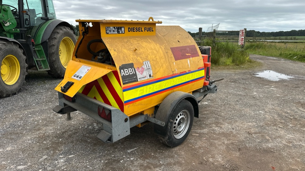 WESTERN FUEL BOWSER 210 - Construction equipment: picture 3 WESTERN FUEL BOWSER 210 - Construction equipment: picture 3