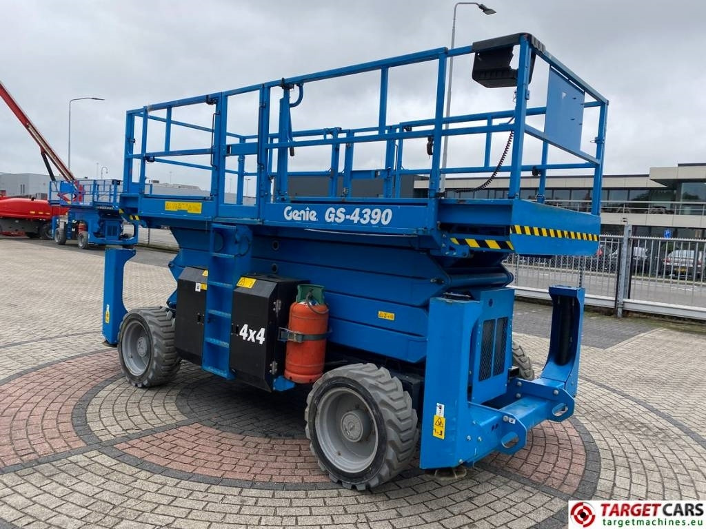 Genie GS-4390 RT LPG 4x4 Scissor Work Lift 1511cm - Scissor lift: picture 2 Genie GS-4390 RT LPG 4x4 Scissor Work Lift 1511cm - Scissor lift: picture 2