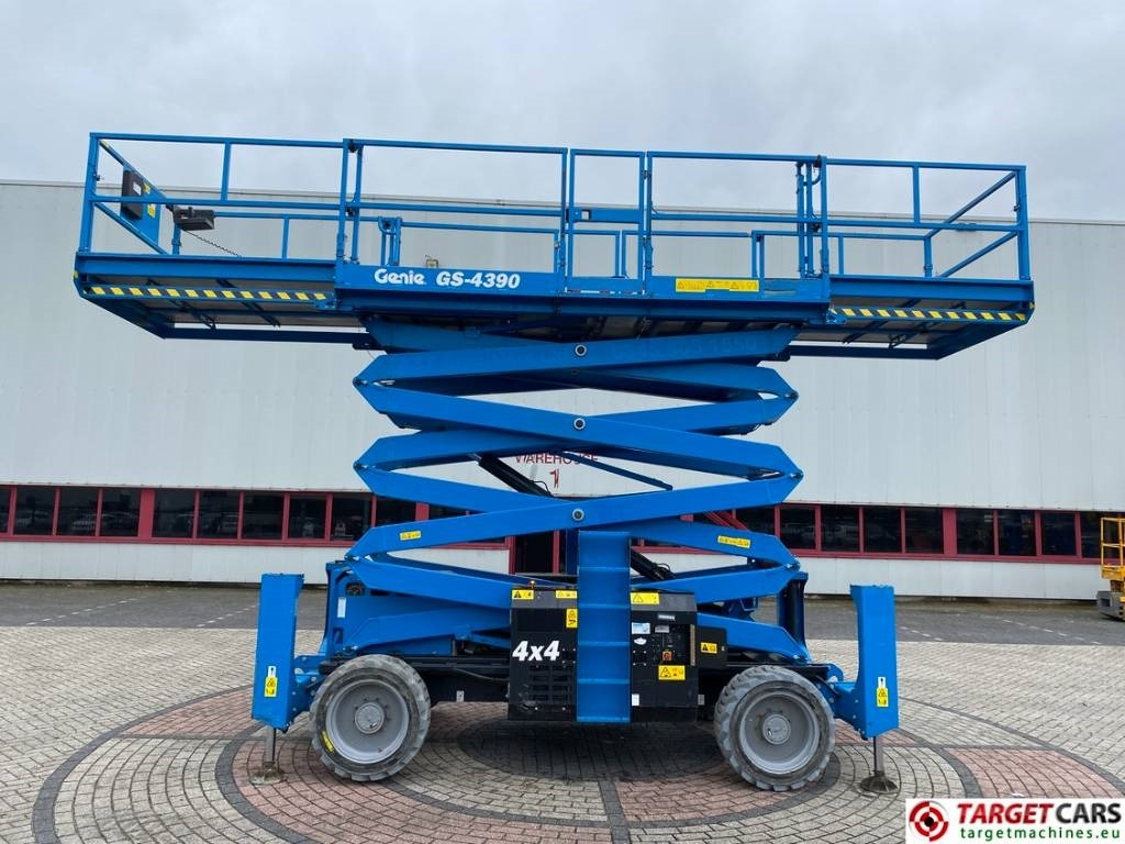 Genie GS-4390 RT LPG 4x4 Scissor Work Lift 1511cm - Scissor lift: picture 5 Genie GS-4390 RT LPG 4x4 Scissor Work Lift 1511cm - Scissor lift: picture 5