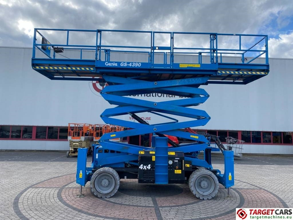 Scissor lift Genie GS-4390 RT LPG Scissor 4x4 Work Lift 1511cm: picture 5 Scissor lift Genie GS-4390 RT LPG Scissor 4x4 Work Lift 1511cm: picture 5