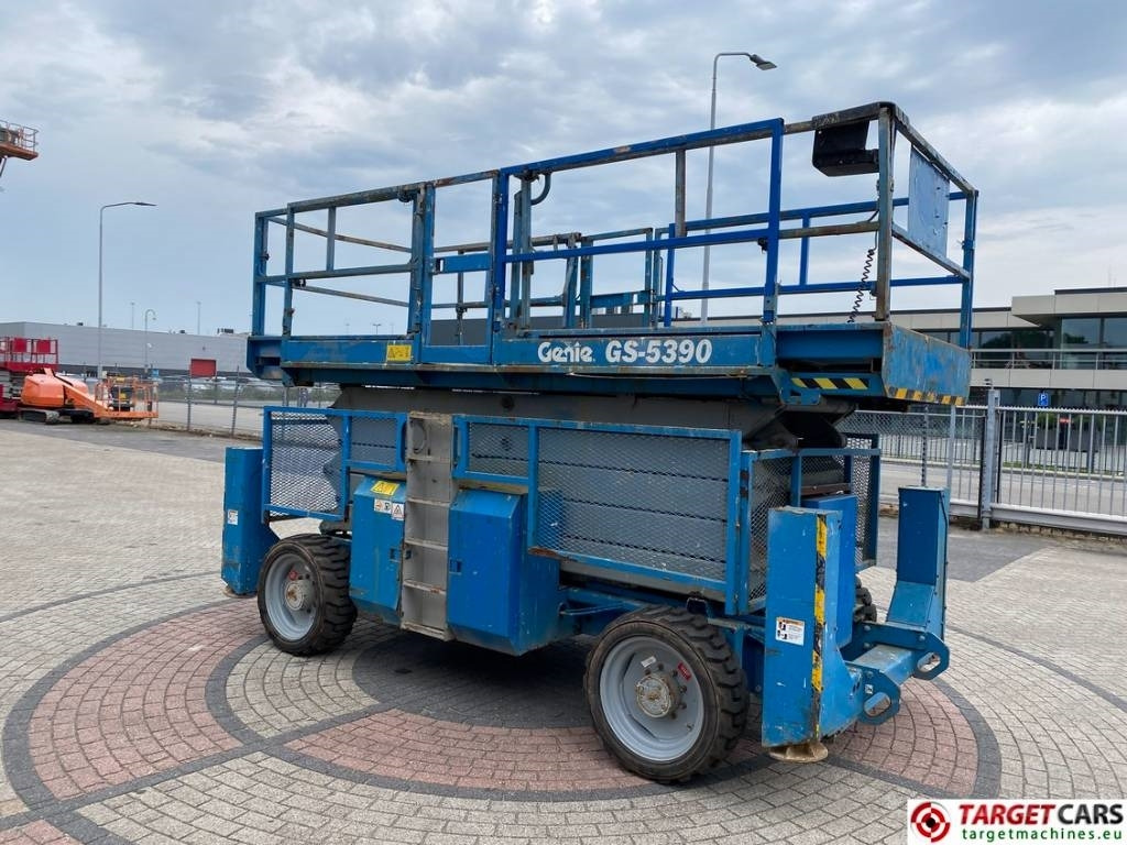 Genie GS-5390RT Diesel 4x4 Scissor Work Lift 1815cm - Scissor lift: picture 2 Genie GS-5390RT Diesel 4x4 Scissor Work Lift 1815cm - Scissor lift: picture 2