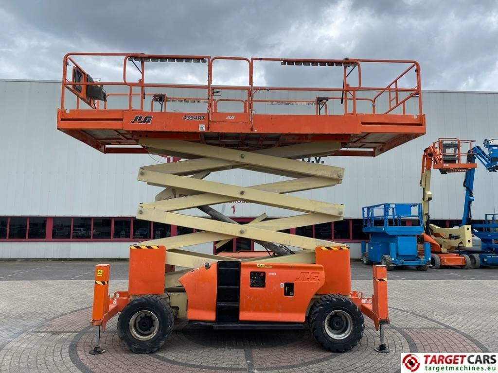 JLG 4394RT Diesel 4x4 Scissor Work Lift 1511cm - Scissor lift: picture 5 JLG 4394RT Diesel 4x4 Scissor Work Lift 1511cm - Scissor lift: picture 5