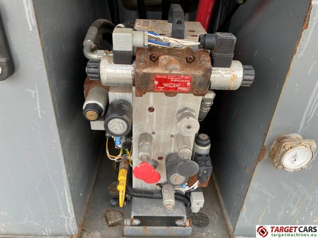 Scissor lift SkyJack SJ6826 RT Diesel 4x4 Scissor Work Lift 992cm: picture 14