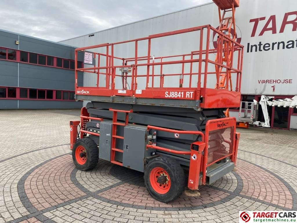 SkyJack SJ8841RT Diesel 4x4 Scissor Work Lift 1430cm - Scissor lift: picture 4 SkyJack SJ8841RT Diesel 4x4 Scissor Work Lift 1430cm - Scissor lift: picture 4