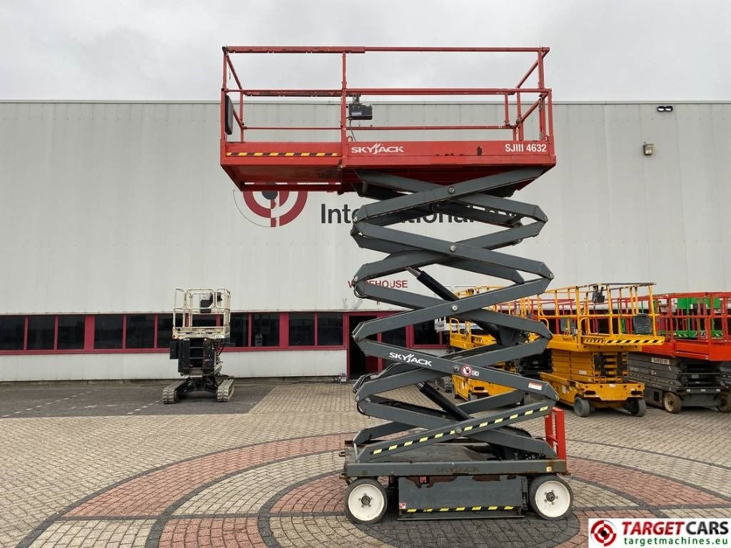 SkyJack SJIII-4632 Electric 4632 Scissor Work Lift 1170cm - Scissor lift: picture 5 SkyJack SJIII-4632 Electric 4632 Scissor Work Lift 1170cm - Scissor lift: picture 5