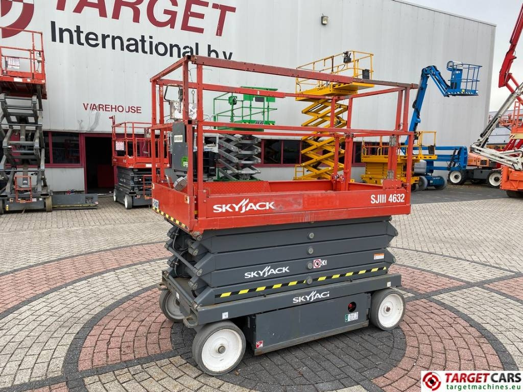 SkyJack SJIII-4632 Electric 4632 Scissor Work Lift 1170cm  - Scissor lift: picture 1 SkyJack SJIII-4632 Electric 4632 Scissor Work Lift 1170cm  - Scissor lift: picture 1