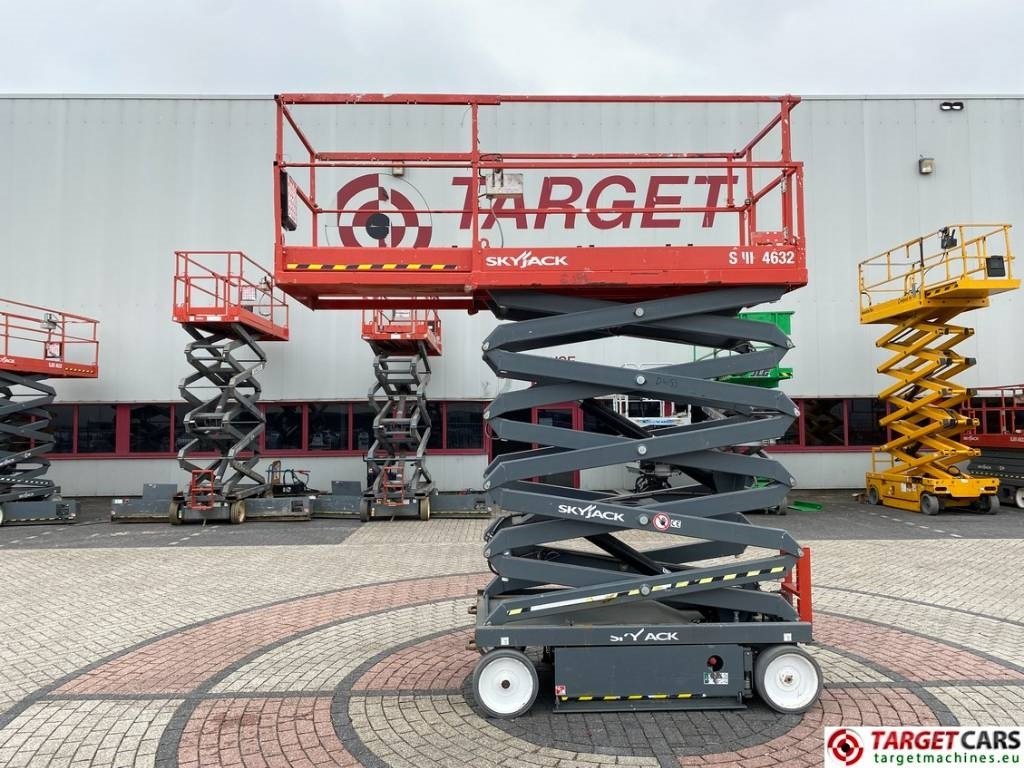 SkyJack SJIII-4632 Electric 4632 Scissor Work Lift 1170cm - Scissor lift: picture 5 SkyJack SJIII-4632 Electric 4632 Scissor Work Lift 1170cm - Scissor lift: picture 5