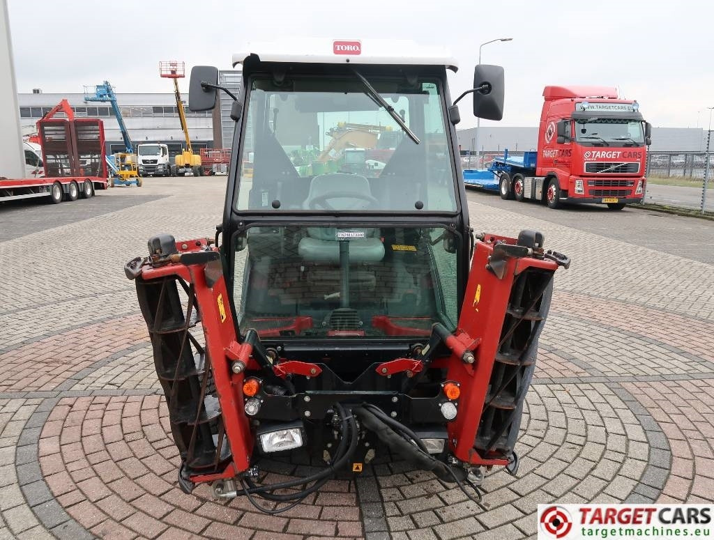 Toro LT3340 3-Gang Hydro 4WD Cylinder Reel Mower - Garden mower: picture 3 Toro LT3340 3-Gang Hydro 4WD Cylinder Reel Mower - Garden mower: picture 3