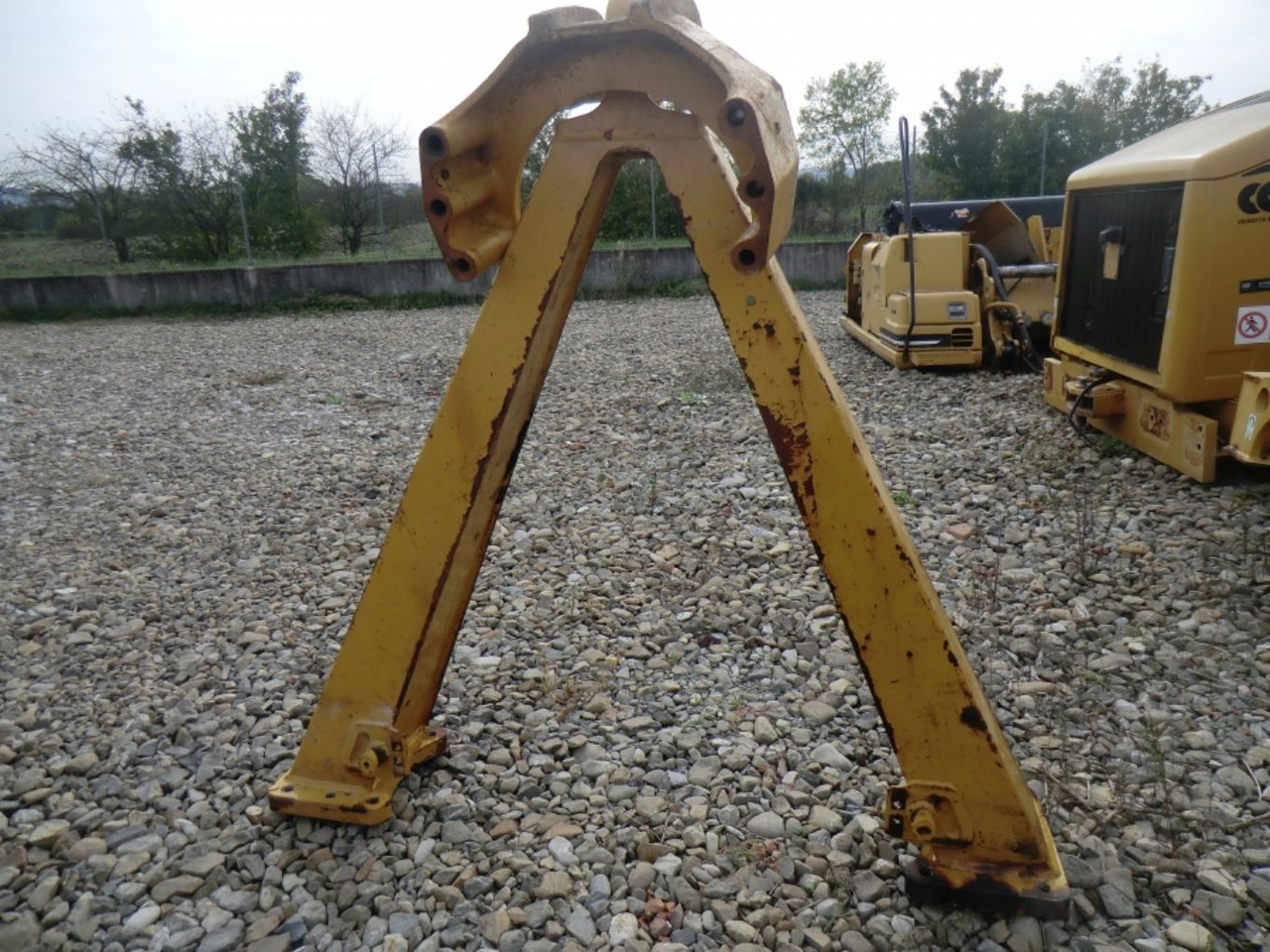 Caterpillar 735 Supporto telaio assale centrale con flangia - Frame/ Chassis for Construction machinery: picture 2 Caterpillar 735 Supporto telaio assale centrale con flangia - Frame/ Chassis for Construction machinery: picture 2