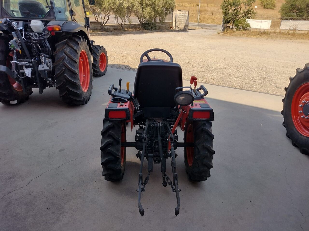 Kubota B1220 - Compact tractor: picture 2 Kubota B1220 - Compact tractor: picture 2