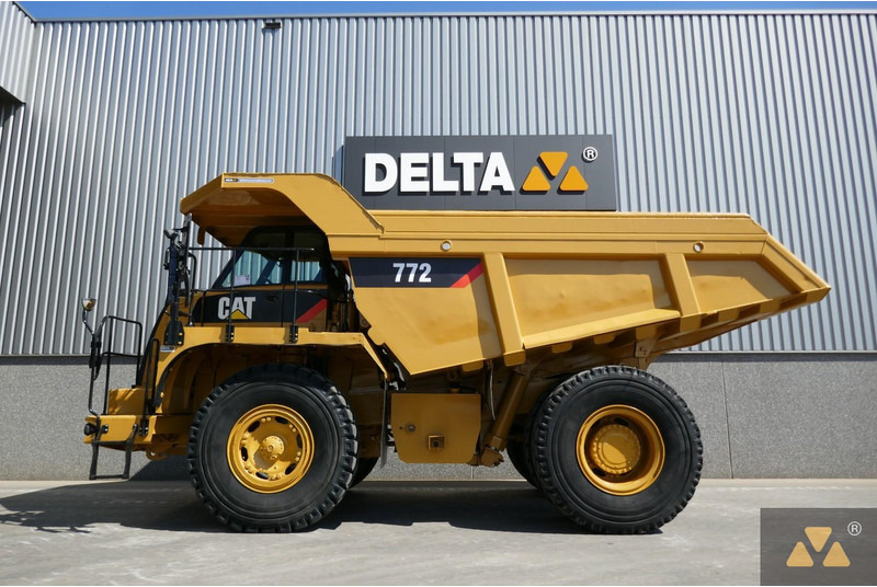 Rigid dumper/ Rock truck Caterpillar 772: picture 1