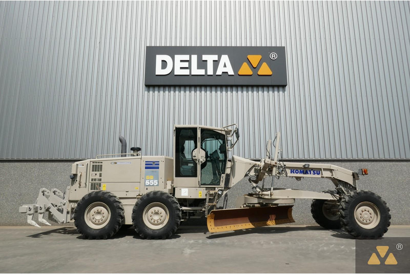 Komatsu GD555-5 Ex-army - Grader: picture 2 Komatsu GD555-5 Ex-army - Grader: picture 2