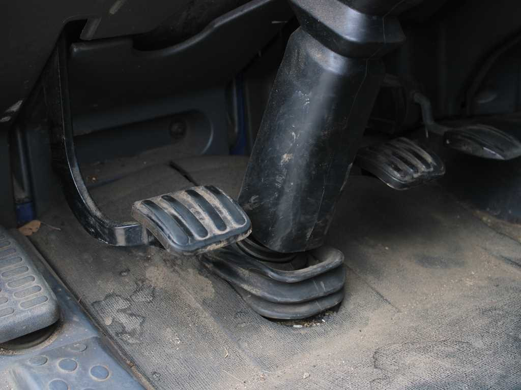 Curtain side truck Iveco EUROCARGO 75E18, EURO 4, PNEU 80%: picture 10