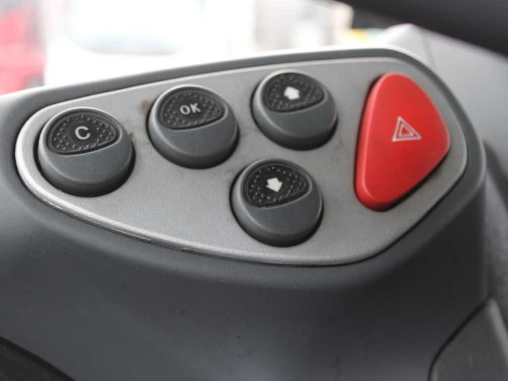 Curtain side truck Iveco EUROCARGO 75E18, EURO 4, PNEU 80%: picture 16