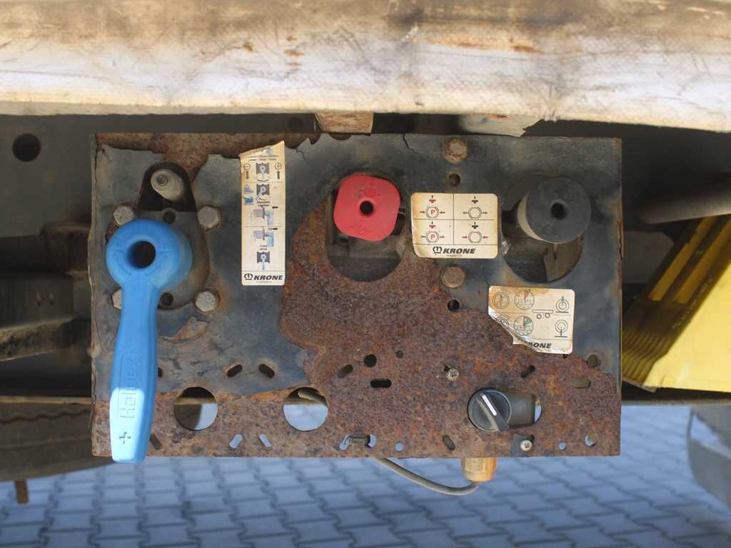 Krone SD, LOWDECK, MULTILOCK, LIFTING AXLE, LIFTING ROOF - Curtainsider semi-trailer: picture 5 Krone SD, LOWDECK, MULTILOCK, LIFTING AXLE, LIFTING ROOF - Curtainsider semi-trailer: picture 5