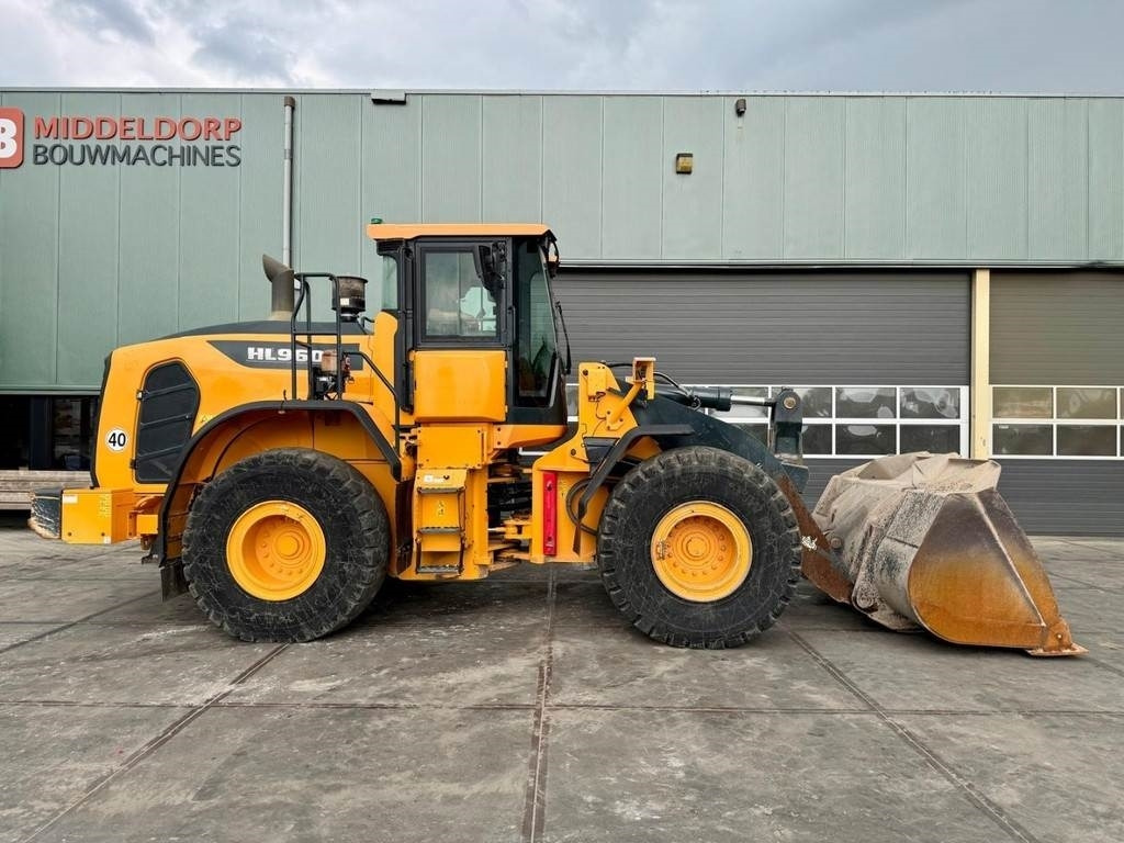 Hyundai HL960A - Wheel loader: picture 5 Hyundai HL960A - Wheel loader: picture 5