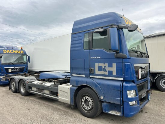 MAN TGX 26.440 XLX 6x2 Liftachse, Euro 6, Retarder, Motorschaden engine damage! - Container transporter/ Swap body truck: picture 1 MAN TGX 26.440 XLX 6x2 Liftachse, Euro 6, Retarder, Motorschaden engine damage! - Container transporter/ Swap body truck: picture 1