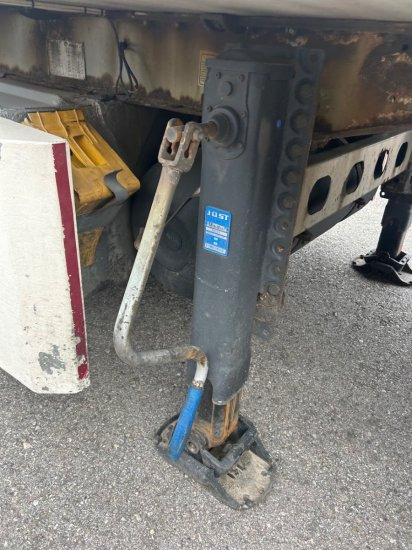 Isothermal semi-trailer Menci Fleischkühler Rohrbahnen, Liftachse, BPW, light weight: picture 12 Isothermal semi-trailer Menci Fleischkühler Rohrbahnen, Liftachse, BPW, light weight: picture 12