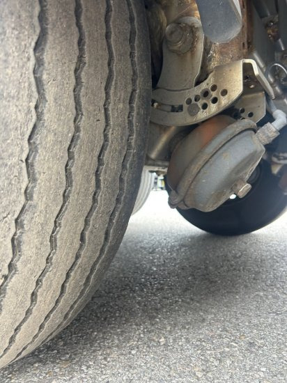 Isothermal semi-trailer Menci Fleischkühler Rohrbahnen, Liftachse, BPW, light weight: picture 13 Isothermal semi-trailer Menci Fleischkühler Rohrbahnen, Liftachse, BPW, light weight: picture 13