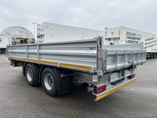 Möslein Tandemkipper-Tieflader, 3 Seitenkipper mit Einschubrampen - Low loader trailer: picture 5 Möslein Tandemkipper-Tieflader, 3 Seitenkipper mit Einschubrampen - Low loader trailer: picture 5