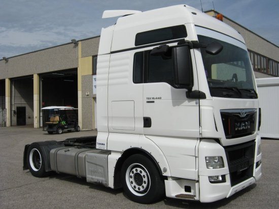 MAN TGX 18.440 XXL Low Deck, Retarder, Standklima, Euro 6, - Tractor truck: picture 3 MAN TGX 18.440 XXL Low Deck, Retarder, Standklima, Euro 6, - Tractor truck: picture 3