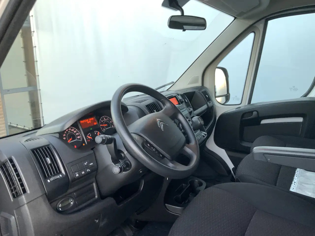 Citroen Jumper 2.2 BlueHDi 165 L3 3.5t Meubel bak & Deuren Airco - Closed box van: picture 5 Citroen Jumper 2.2 BlueHDi 165 L3 3.5t Meubel bak & Deuren Airco - Closed box van: picture 5