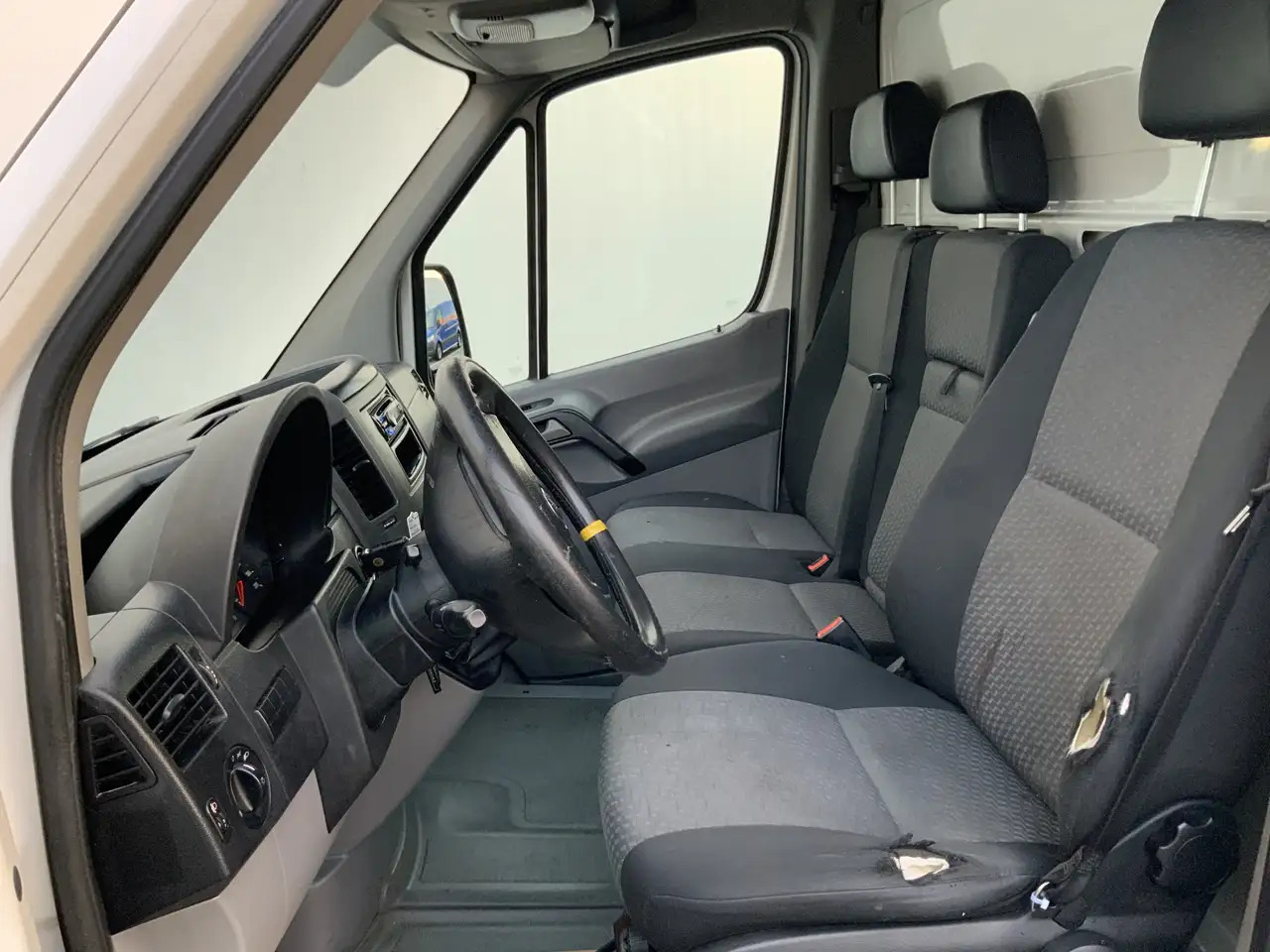Volkswagen Crafter 35 2.0 TDI L3H1 Glasresteel Airco Cruise 3 Zits UI - Closed box van, Utility/ Special vehicle: picture 3 Volkswagen Crafter 35 2.0 TDI L3H1 Glasresteel Airco Cruise 3 Zits UI - Closed box van, Utility/ Special vehicle: picture 3