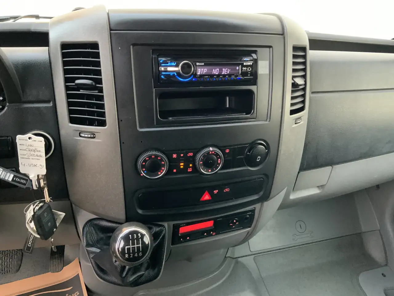 Volkswagen Crafter 35 2.0 TDI L3H1 Glasresteel Airco Cruise 3 Zits UI - Closed box van, Utility/ Special vehicle: picture 5 Volkswagen Crafter 35 2.0 TDI L3H1 Glasresteel Airco Cruise 3 Zits UI - Closed box van, Utility/ Special vehicle: picture 5