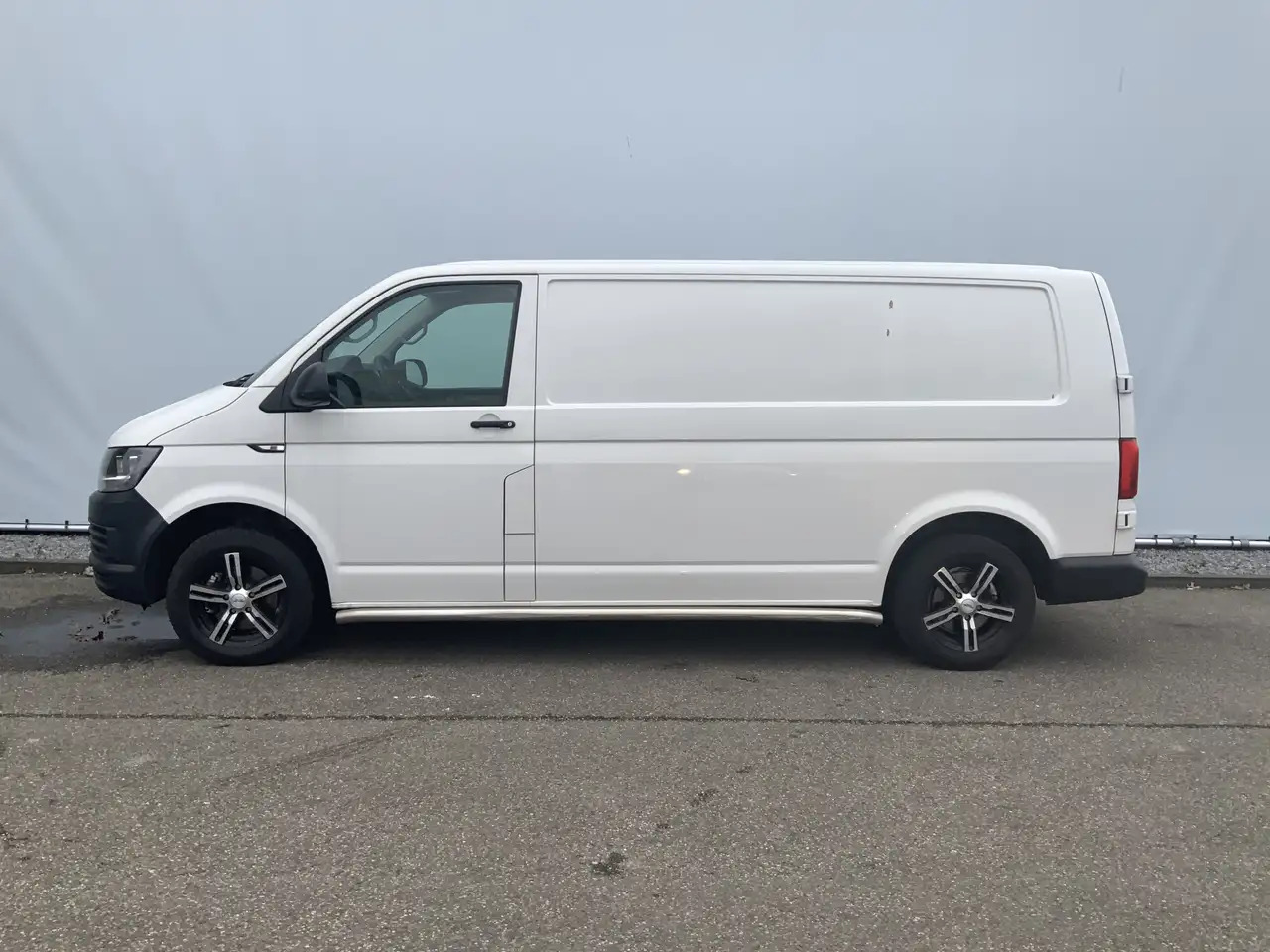 Volkswagen T6 Transporter 2.0 TDI L2H1 Airco Navi 3 Zits Alu Velg Euro 6 - Panel van: picture 3 Volkswagen T6 Transporter 2.0 TDI L2H1 Airco Navi 3 Zits Alu Velg Euro 6 - Panel van: picture 3