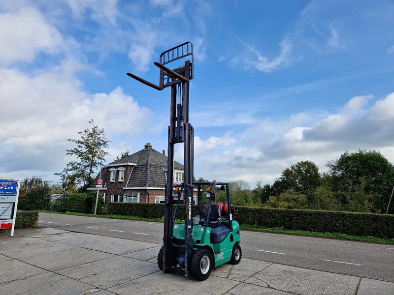 Maximal Nissan Zhejiang 2.5 ton LPG LOW HOURS - LPG forklift: picture 1 Maximal Nissan Zhejiang 2.5 ton LPG LOW HOURS - LPG forklift: picture 1