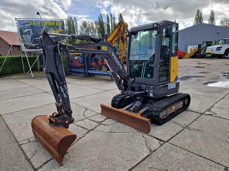 Volvo ECR25D met 2562 uur - Mini excavator: picture 2 Volvo ECR25D met 2562 uur - Mini excavator: picture 2