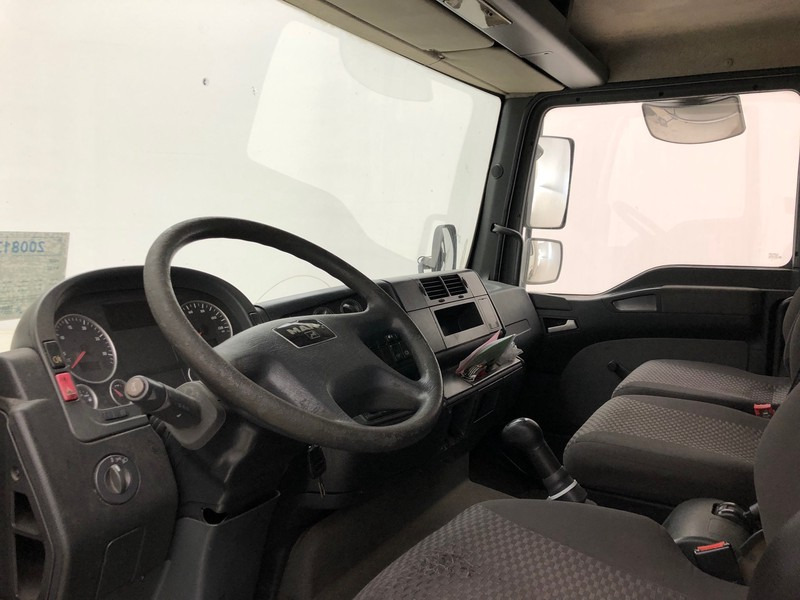 Interior photo 1: Box truck MAN TGL 8.180 Interior photo 1: Box truck MAN TGL 8.180