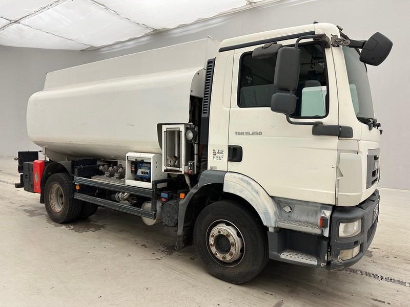MAN TGM 15.250 - Tanker truck: picture 3 MAN TGM 15.250 - Tanker truck: picture 3