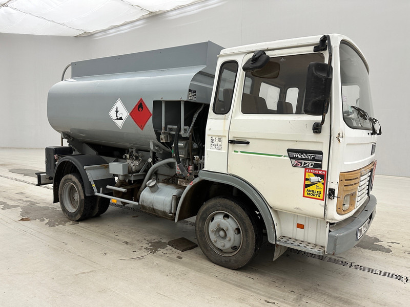 Renault Midliner S120 - Tanker truck: picture 3 Renault Midliner S120 - Tanker truck: picture 3